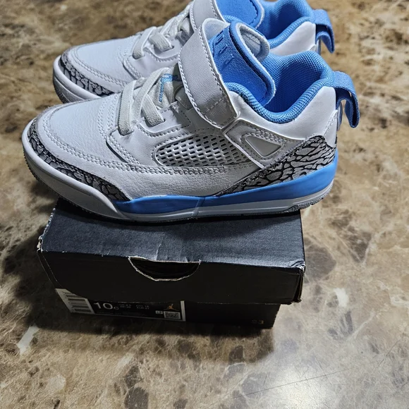 Nike Kids White and Light Blue Sneakers